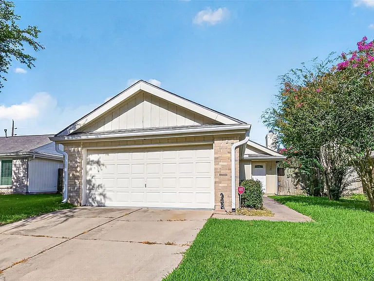 2322 Sunset Trl — Photo 1