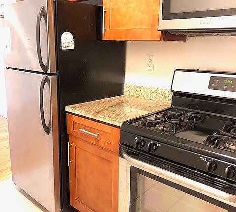 2nd image of 465 E 7th St APT 7R
