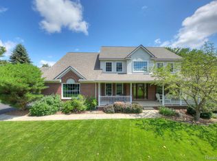 7750 Setters Pointe Dr, Brighton, MI 48116