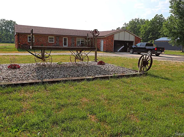 29100 Martinsville Rd, New Boston, MI 48164