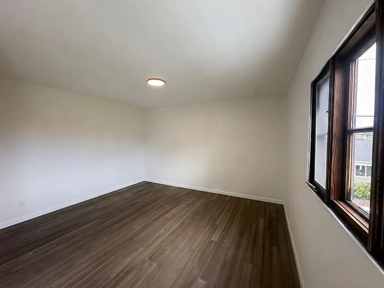 710 Adelaide Pl — Photo 33