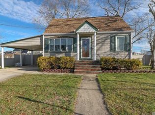 202 N Alleghany Ave, Lindenhurst, NY 11757