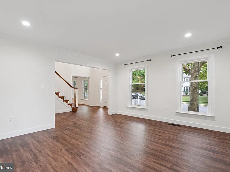 1291 Mason Mill Ct — Photo 4