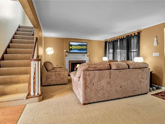 5th image of 126 Claremont Ave