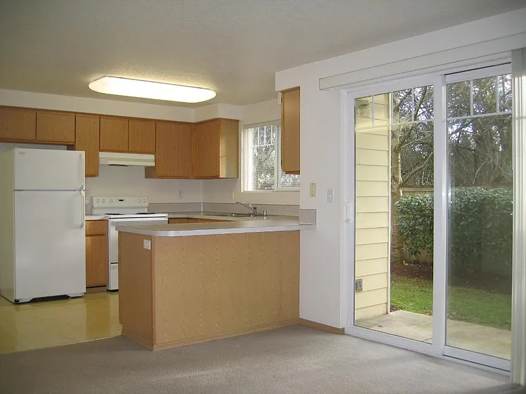 Golf Club Apartments — Photo 25