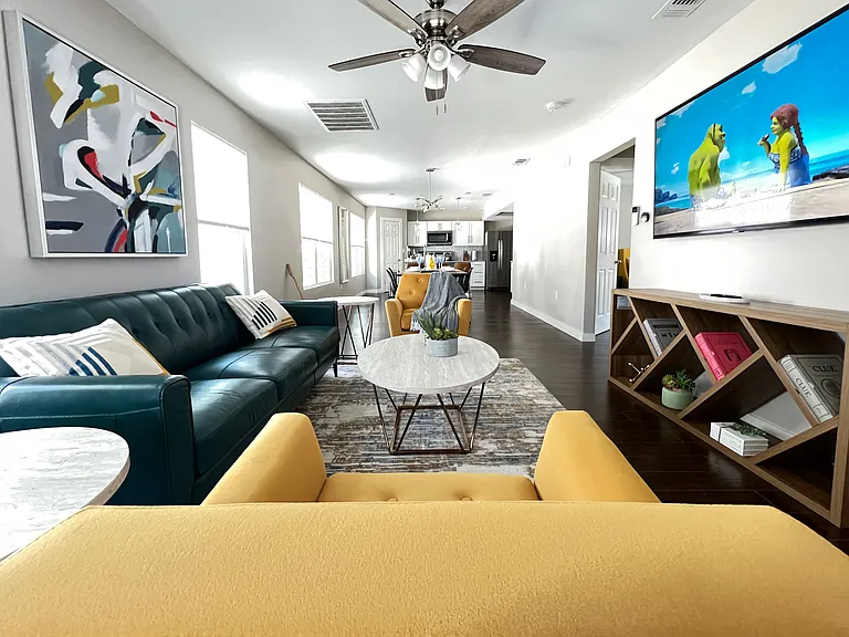 708 S Olive St — Photo 4