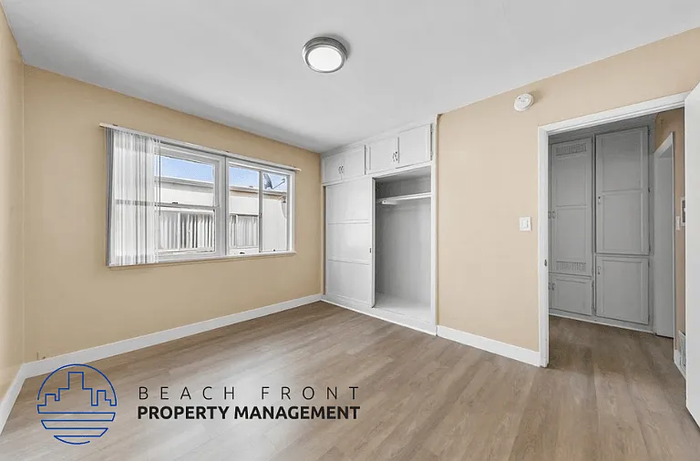 608 W Hyde Park Blvd — Photo 18