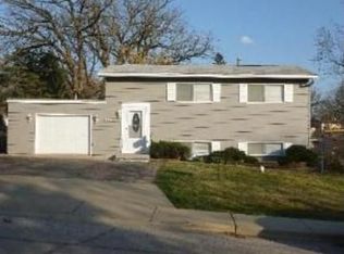 301 Tanglewood Dr, Streamwood, IL 60107