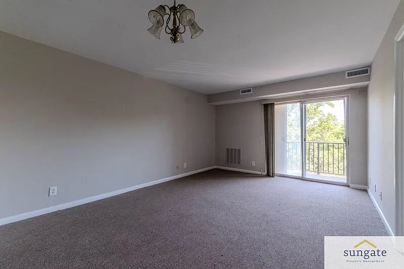 1 bed, 1.0 bath, 550 sqft, $1,375 — Photo 2