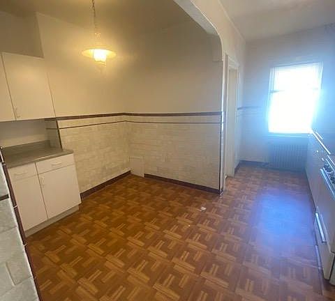 2nd image of 693 Summit Ave APT 4