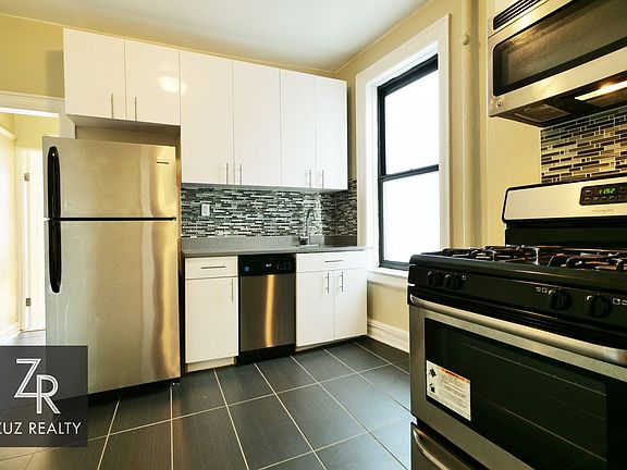 2nd image of 558 Parkside Ave APT C2