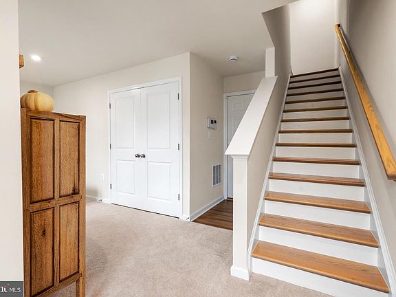 5th image of 54 Coolidge Ave