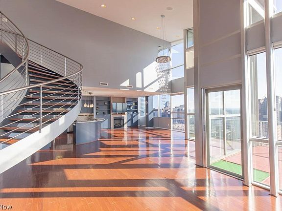 2nd image of 701 W Lakeside Ave Penthouse 4