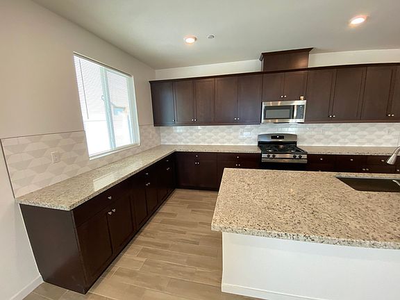 4th image of 11633 Sky Pointe Dr