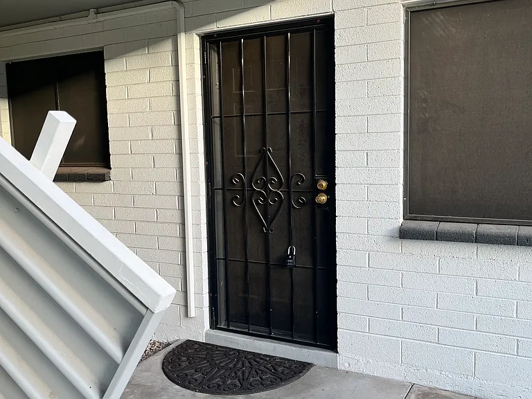 721 E Montebello Ave #110 — Photo 7
