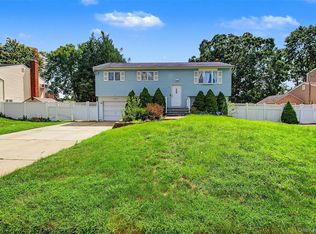 1604 Church St, Holbrook, NY 11741
