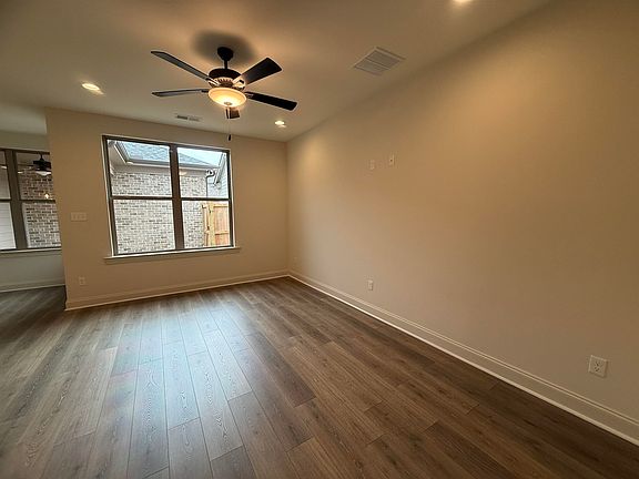 3rd image of 893 Aldwick Dr