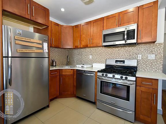 4th image of 688 Halsey St #4