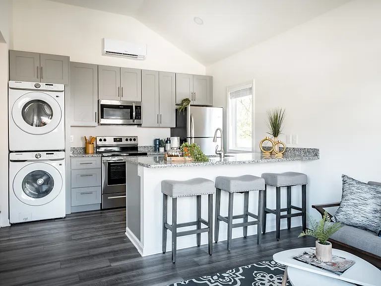 1351 Finley St NE #B — Photo 3