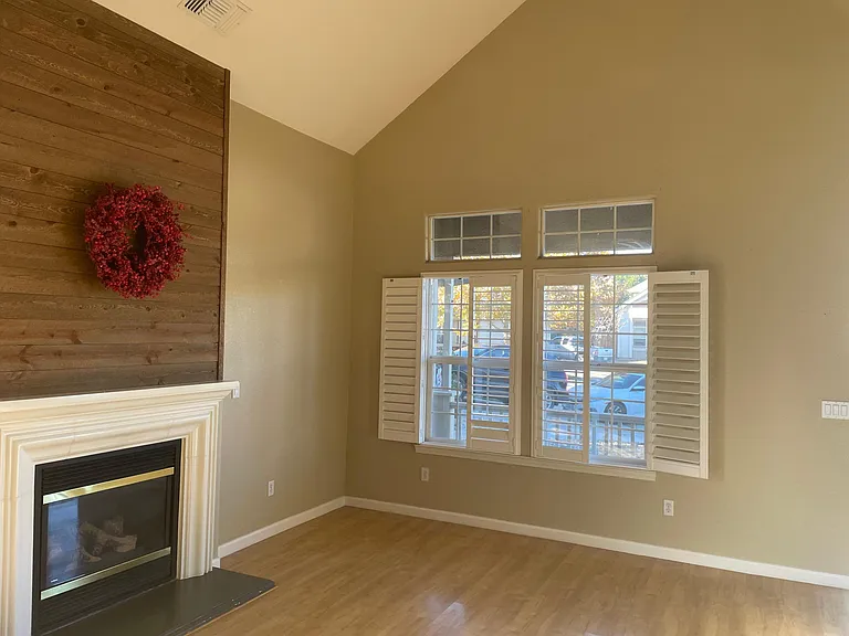 1016 Taft Ct — Photo 2