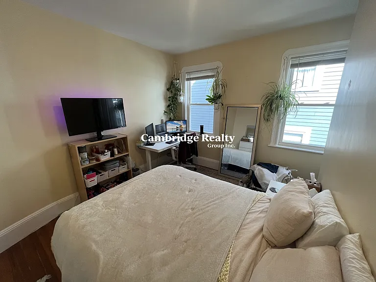 48-50 Lowell St #2T — Photo 10