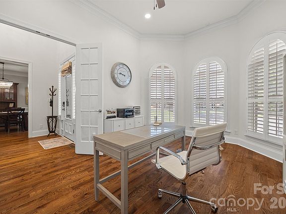 5th image of 306 Mayworth Way