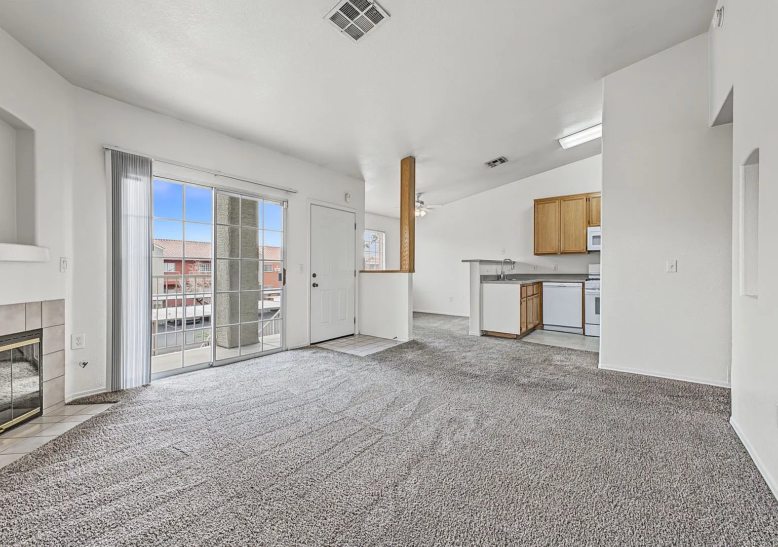 *2 Weeks Free Rent For Qualified Applicants With Immediate Move In Hcvp Considered**Gated Pool Co... — Photo 4