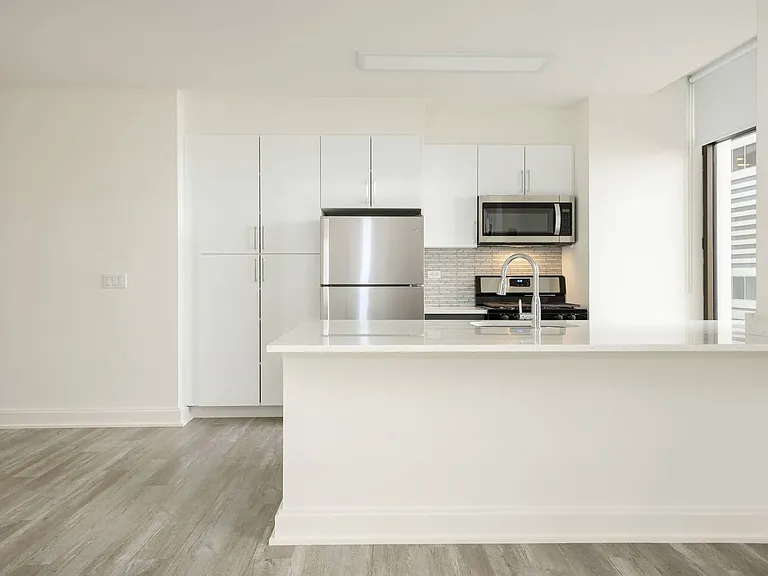 10 Hanover Square — Photo 15