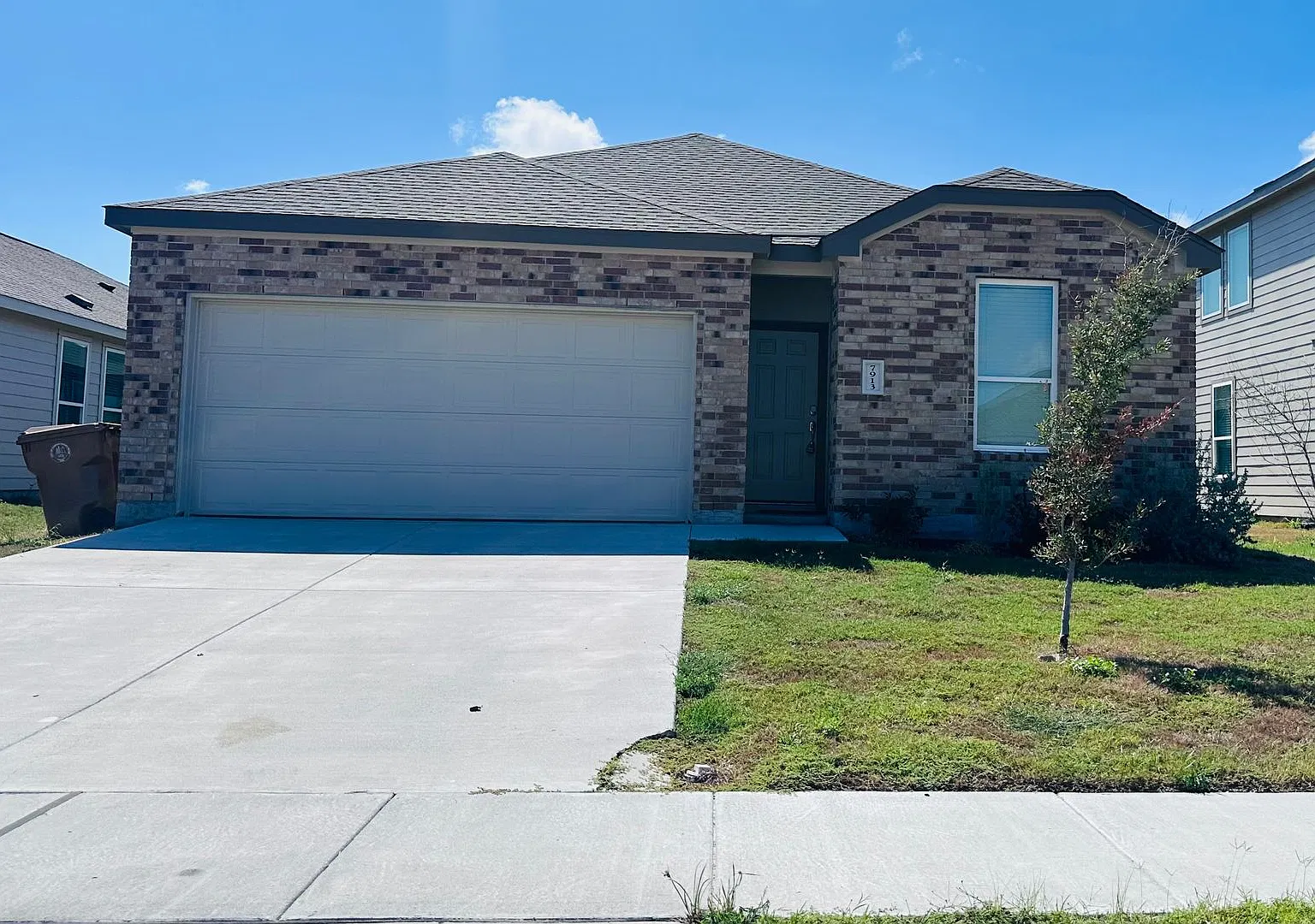 Gorgeous 4 bedroom home near Lexington Middle School — Photo 1