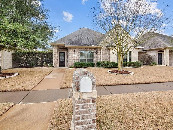 2nd image of 208 Karten Ln