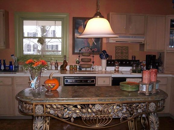 Eat-in Kitchen