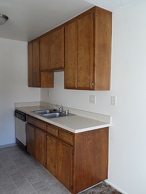 4th image of 140 Wells Ave APT J