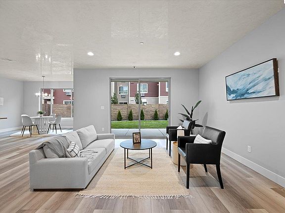 3rd image of 2562 Sunray Ave