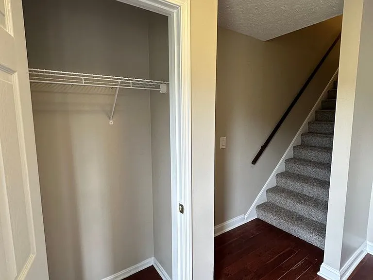3929 Pinoak View Ct — Photo 4