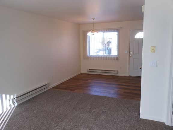 4th image of 3330 Banff Ave