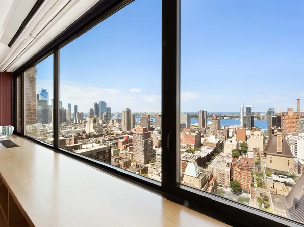 322 West 57th Street image 3 of 18