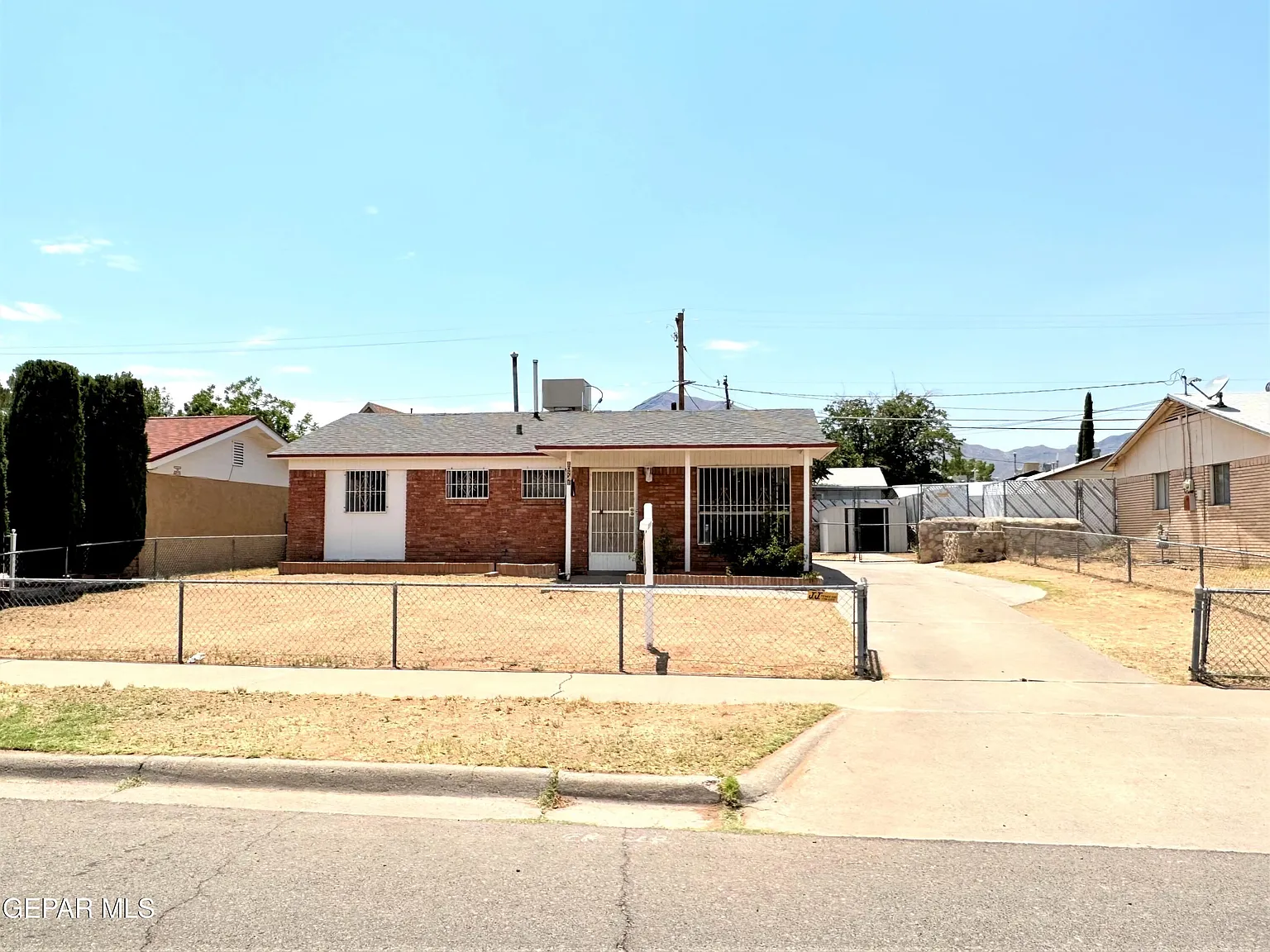 3 bed, 1.5 bath, 988 sqft, $1,195 — Photo 2