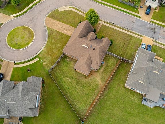 5th image of 2198 Southern Woods Dr