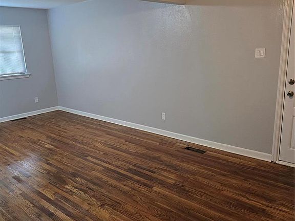 4th image of 725 Manresa Ln