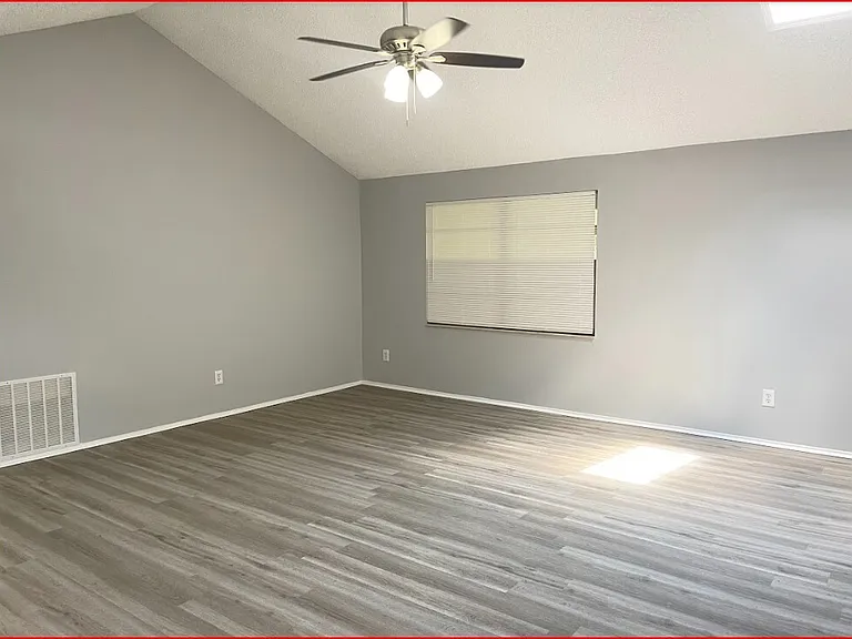 8255 Yolanda Ct — Photo 4