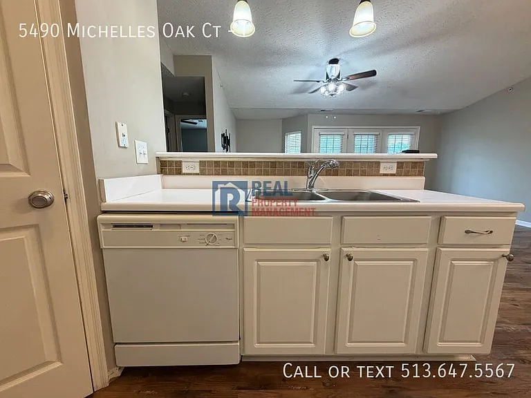 5490 Michelles Oak Ct #I — Photo 7
