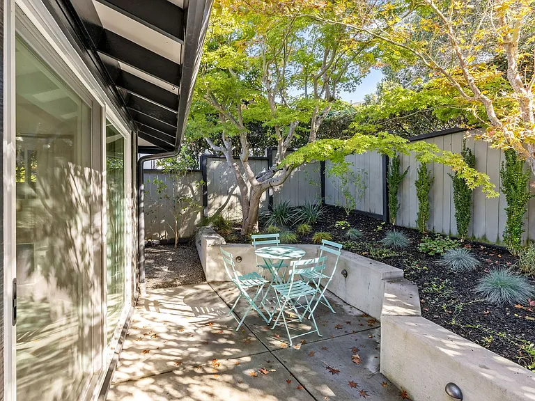 1028 East Ave — Photo 36