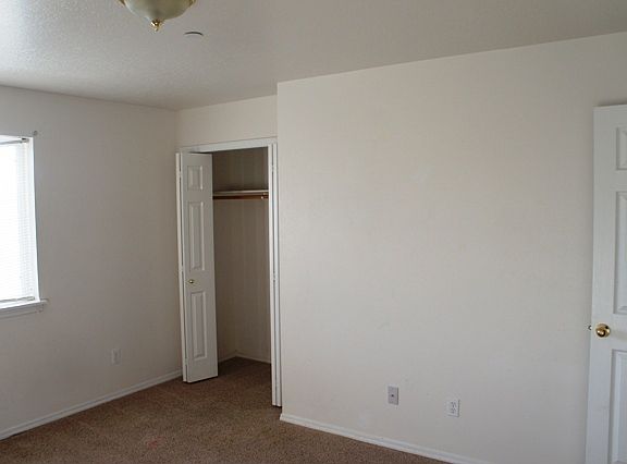 4th image of 920-942 NW Foster Dr