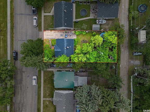 3rd image of 205 Bemister AVENUE E