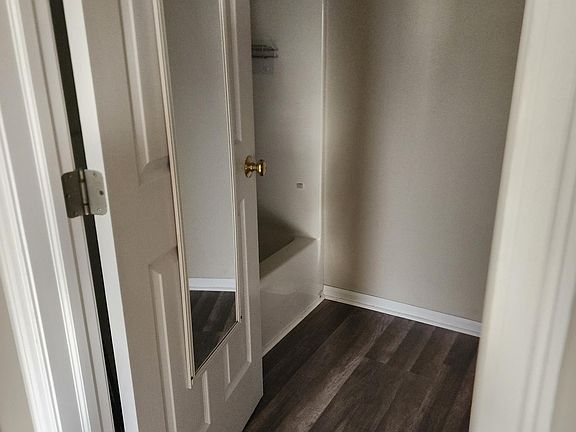 3rd image of 1806 Stone Manor Cir