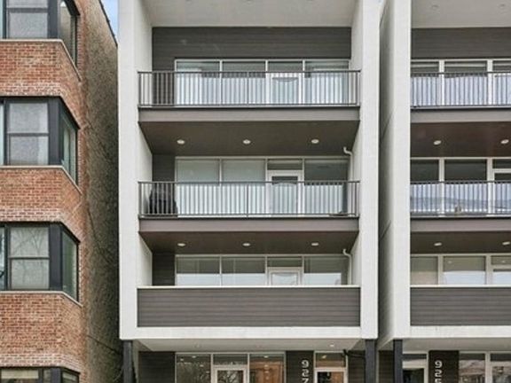 3rd image of 927 N Damen Ave APT 1