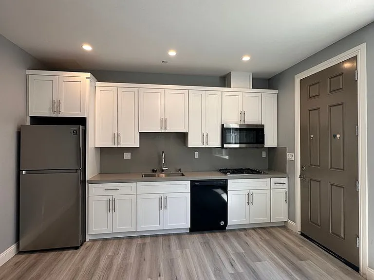 1707 Heirloom St #B — Photo 2