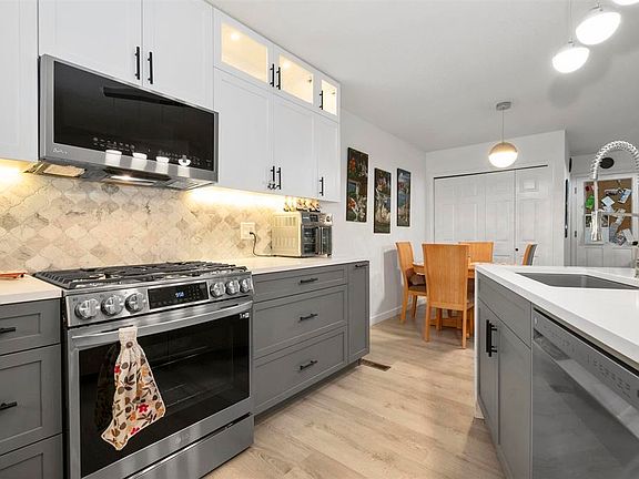3rd image of 9515 Woodbine St #3