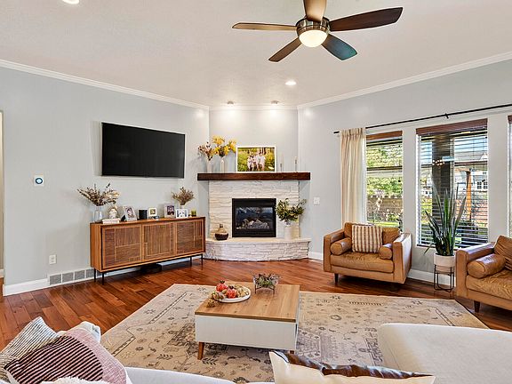 5th image of 2280 W Crestview Cir