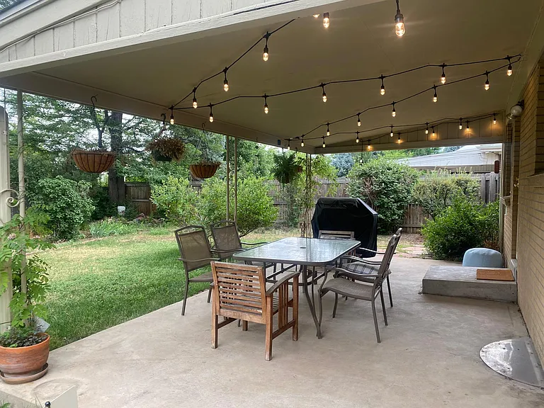 1010 S Hudson St — Photo 22
